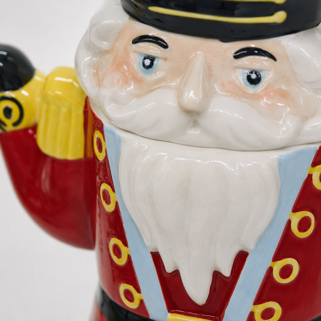 Creative red soldier-shaped ceramic teapot, simple and fashionable household tea-making utensils, as a gift Application Scenario