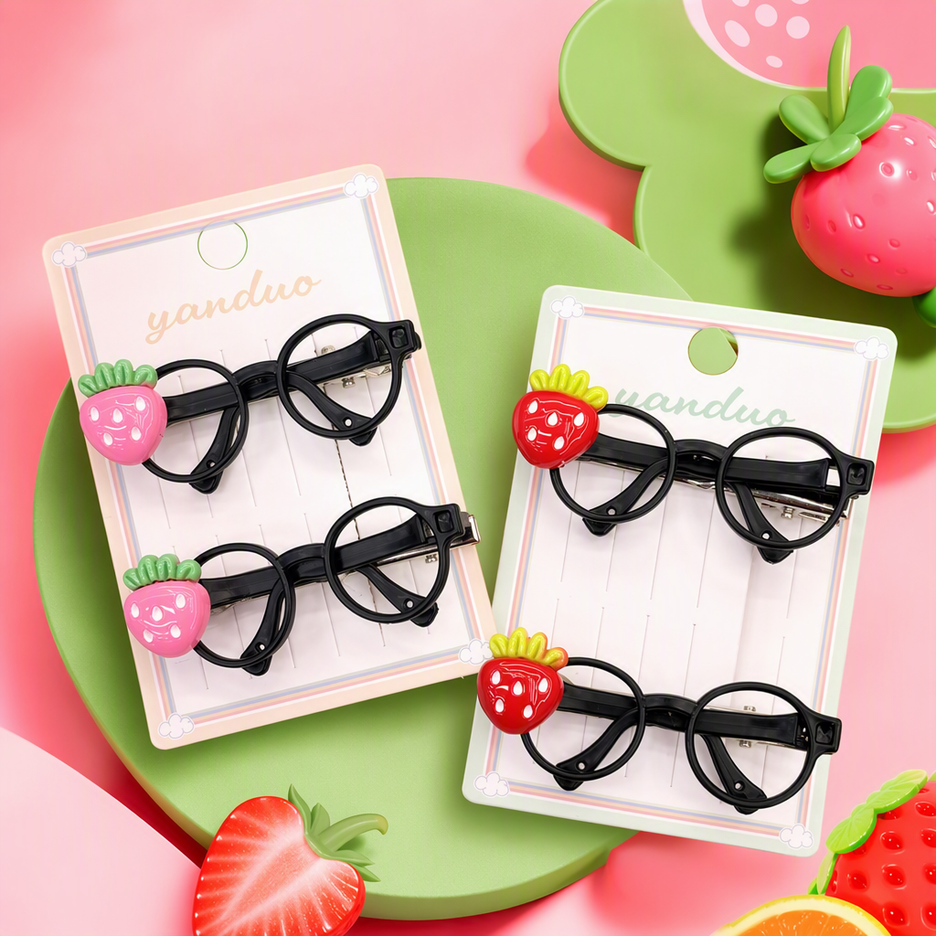 Adorable fresa gafas clip de pelo dibujos animados estilo extraño clip lateral adolescente divertido franjas nicho personalidad adorno accesorios para el pelo Application Scenario
