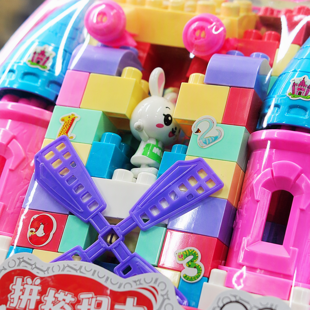 Cartoon dolls, large-sized castle building blocks, pink windmill villa style, baby building and educational assembly toys details Picture