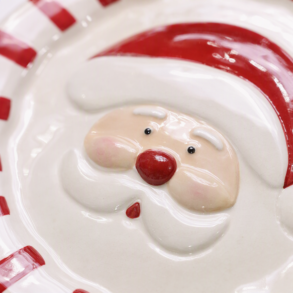 Santa Claus red and white striped ceramic plate, festive home decoration tableware, gift and creative display piece Application Scenario