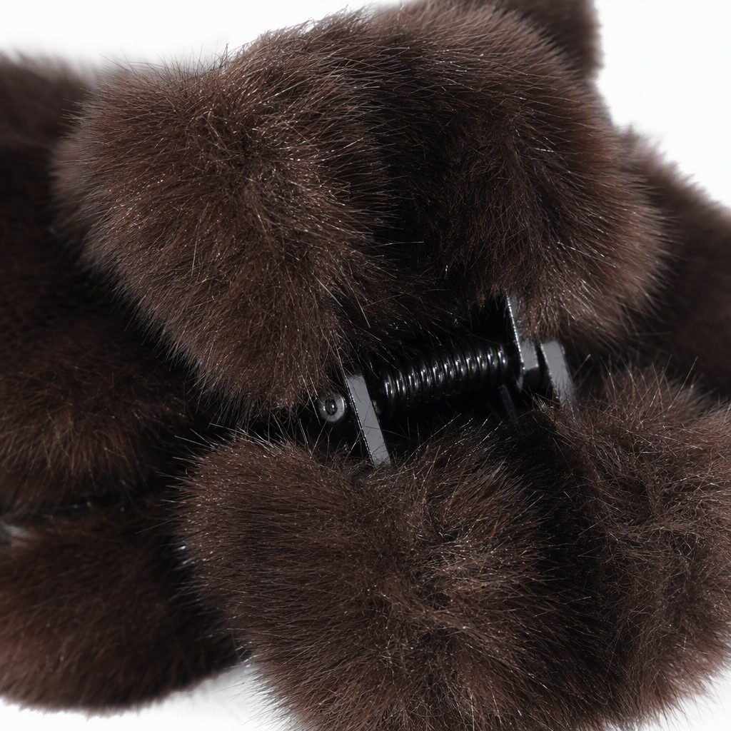 Cute plush hair clips available in multiple colors, soft hair accessories, student hair accessories, hair clips, hairpins, hair combs, and versatile items Application Scenario