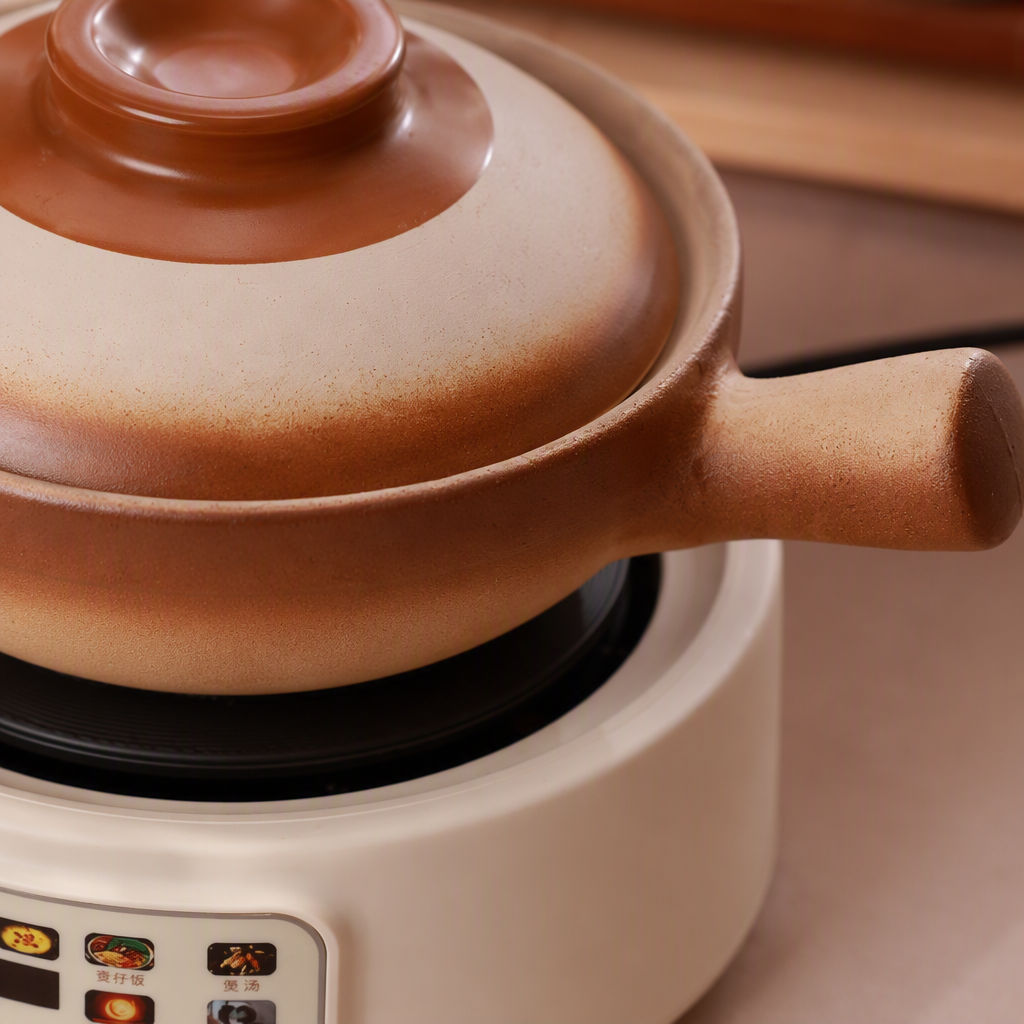 Earthenware clay pot is a household soup and stewing pot that is heat-resistant, durable, nutritious and fresh-keeping. It is a kitchen stew pot Application Scenario