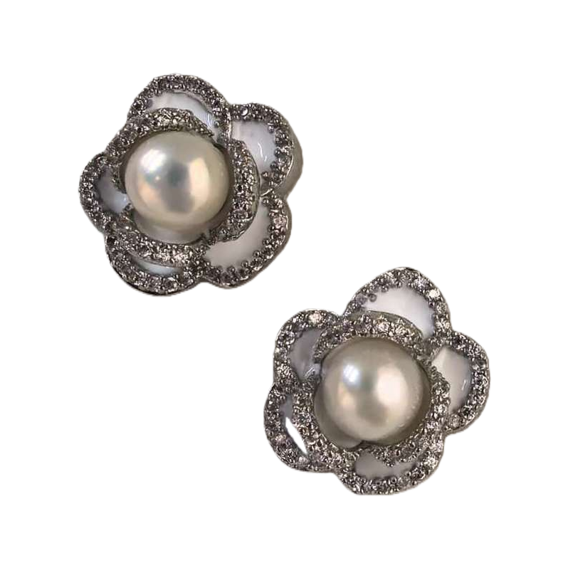 Silver flower-shaped pearl stud earrings are simple, fashionable, versatile and elegant. They are a perfect accessory for women Item Picture