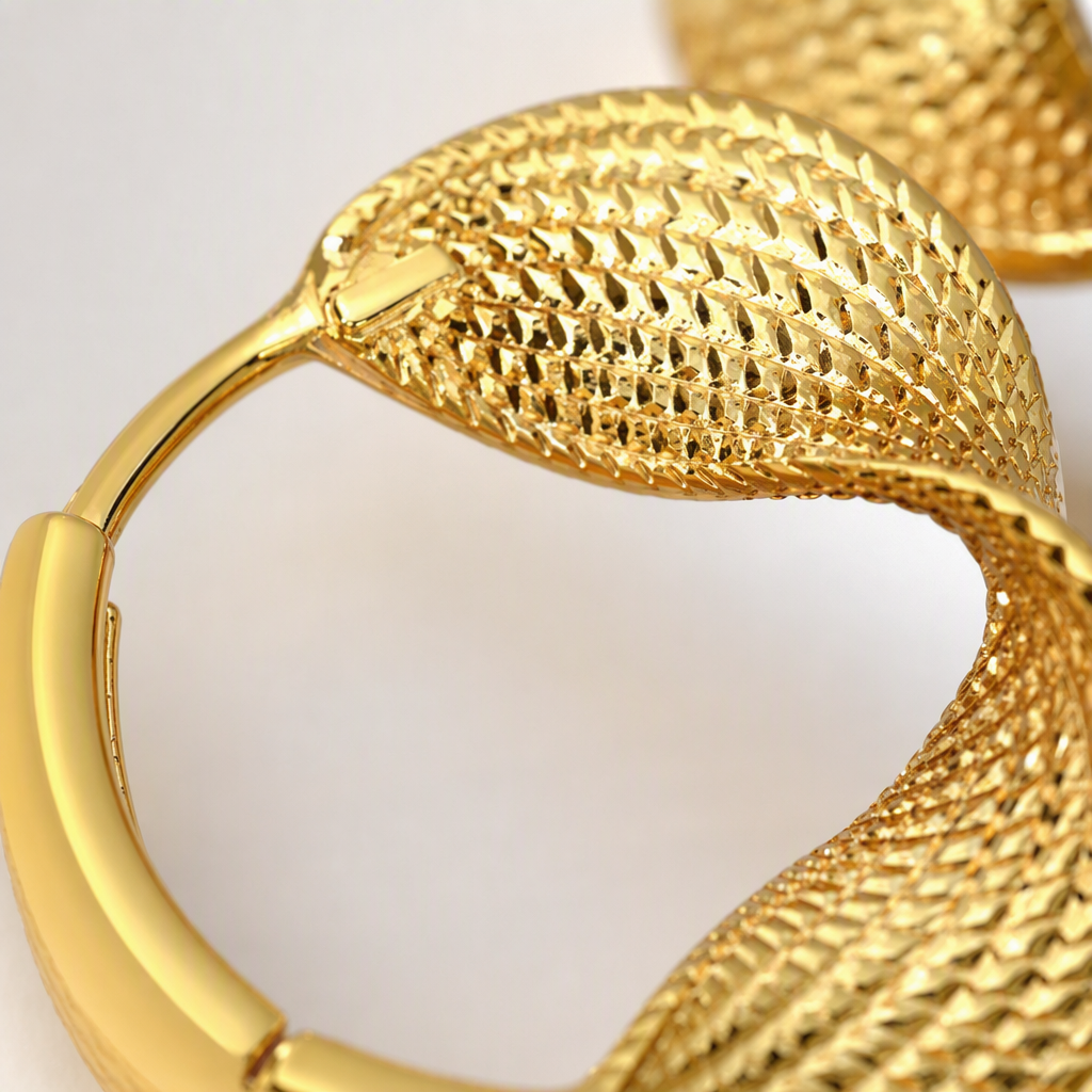 Golden texture earrings, fashionable and simple, metallic texture earrings, feminine charm, versatile and trendy accessory gifts Application Scenario