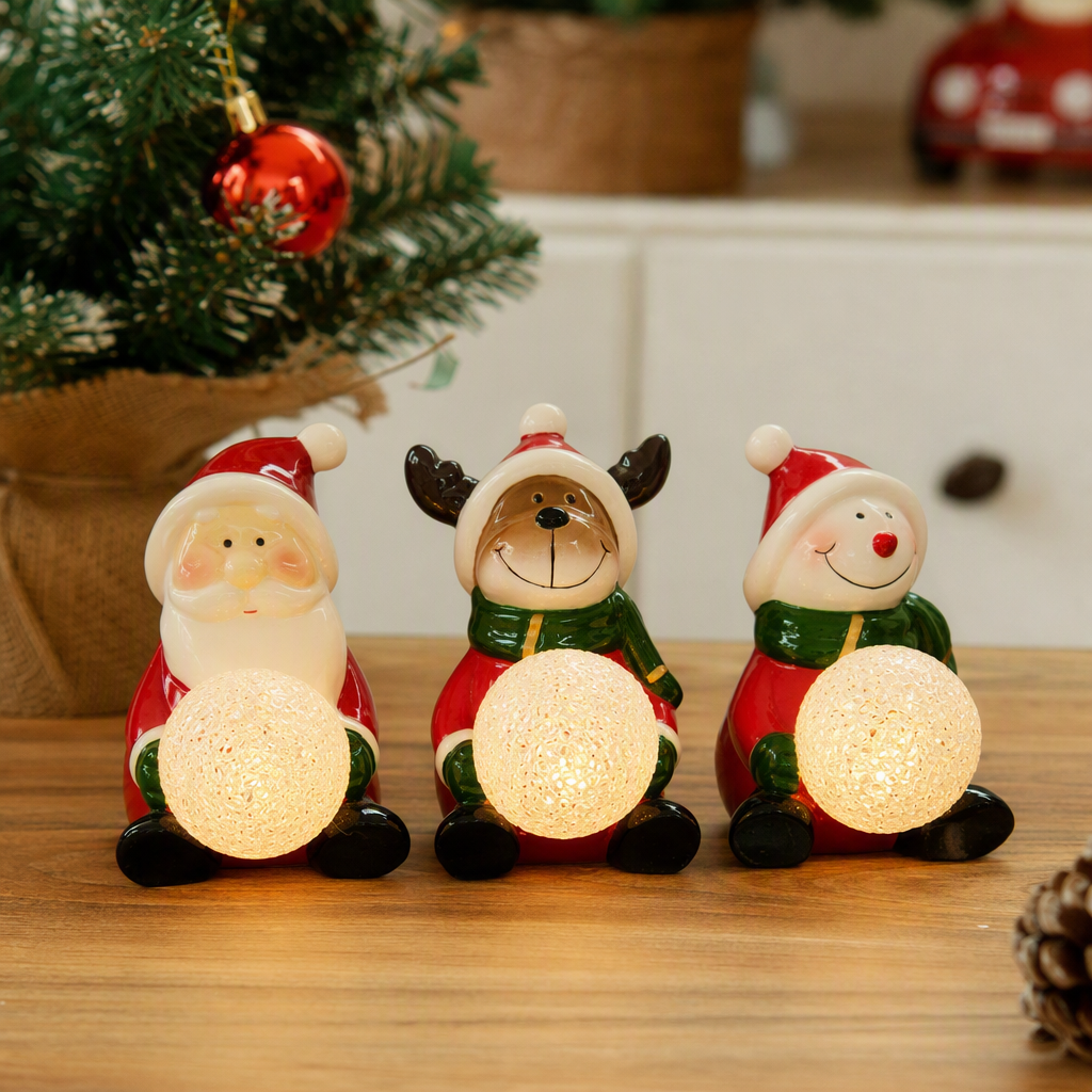 Christmas decorations: Santa Claus, reindeer, snowman, Christmas tree pendants, holiday arrangements, Christmas gifts, decorations, gift packs details Picture