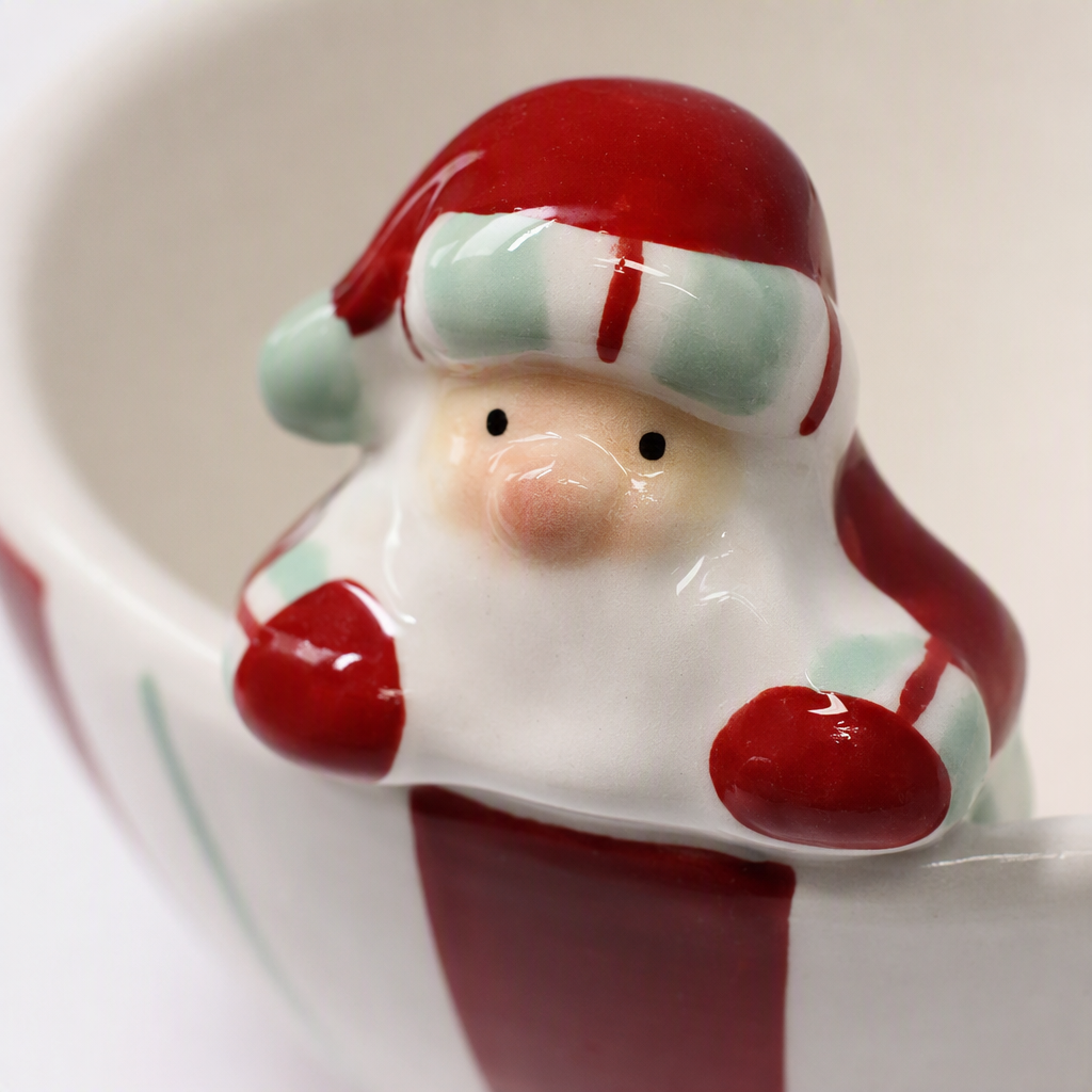 Santa Claus shaped colorful striped bowl, festive decorative tableware, home ornaments, Christmas gifts and giveaways Application Scenario