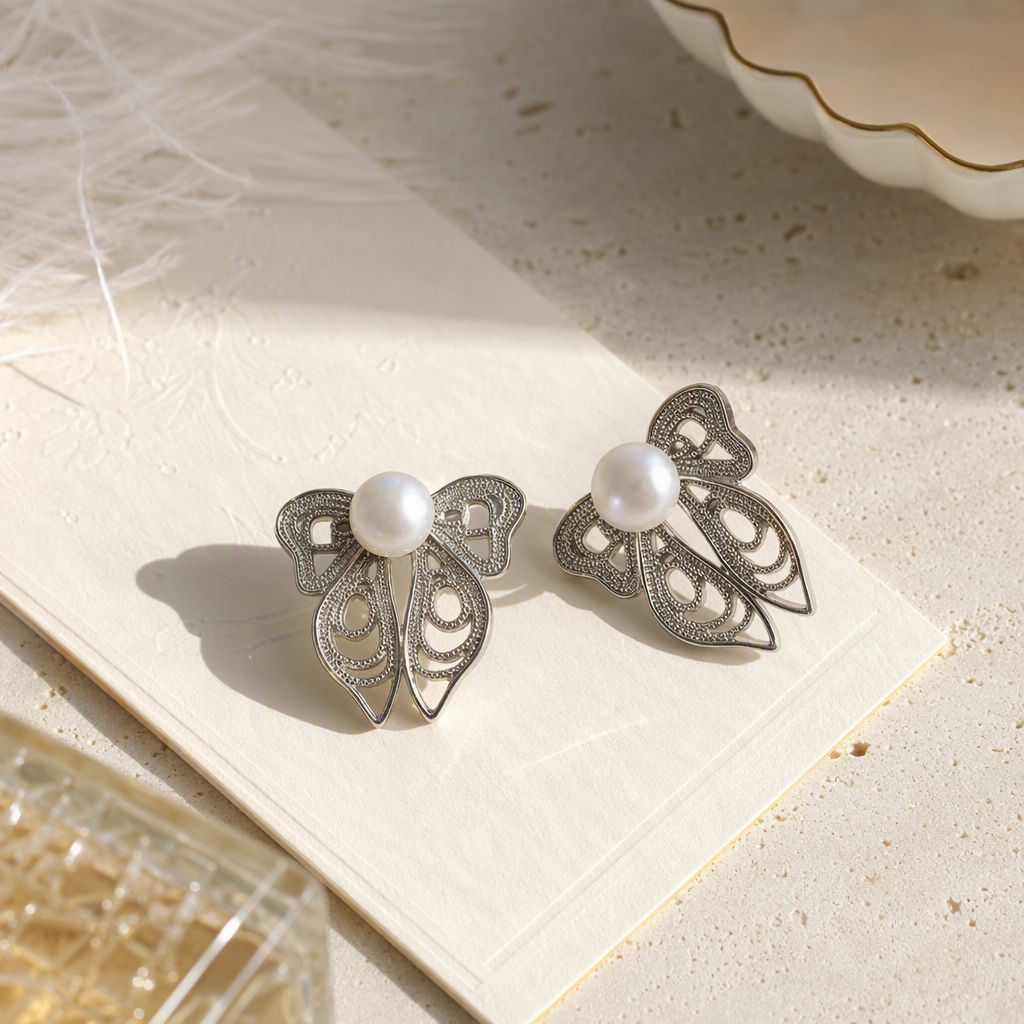 Caja de joyería blanca en forma de mariposa de plata perlas pendientes simple elegante moda orejas estilo de mujer regalo details Picture