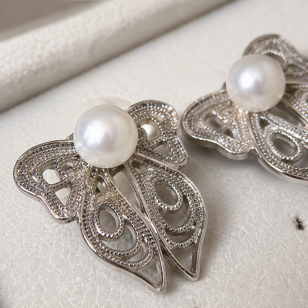 Caja de joyería blanca en forma de mariposa de plata perlas pendientes simple elegante moda orejas estilo de mujer regalo Application Scenario