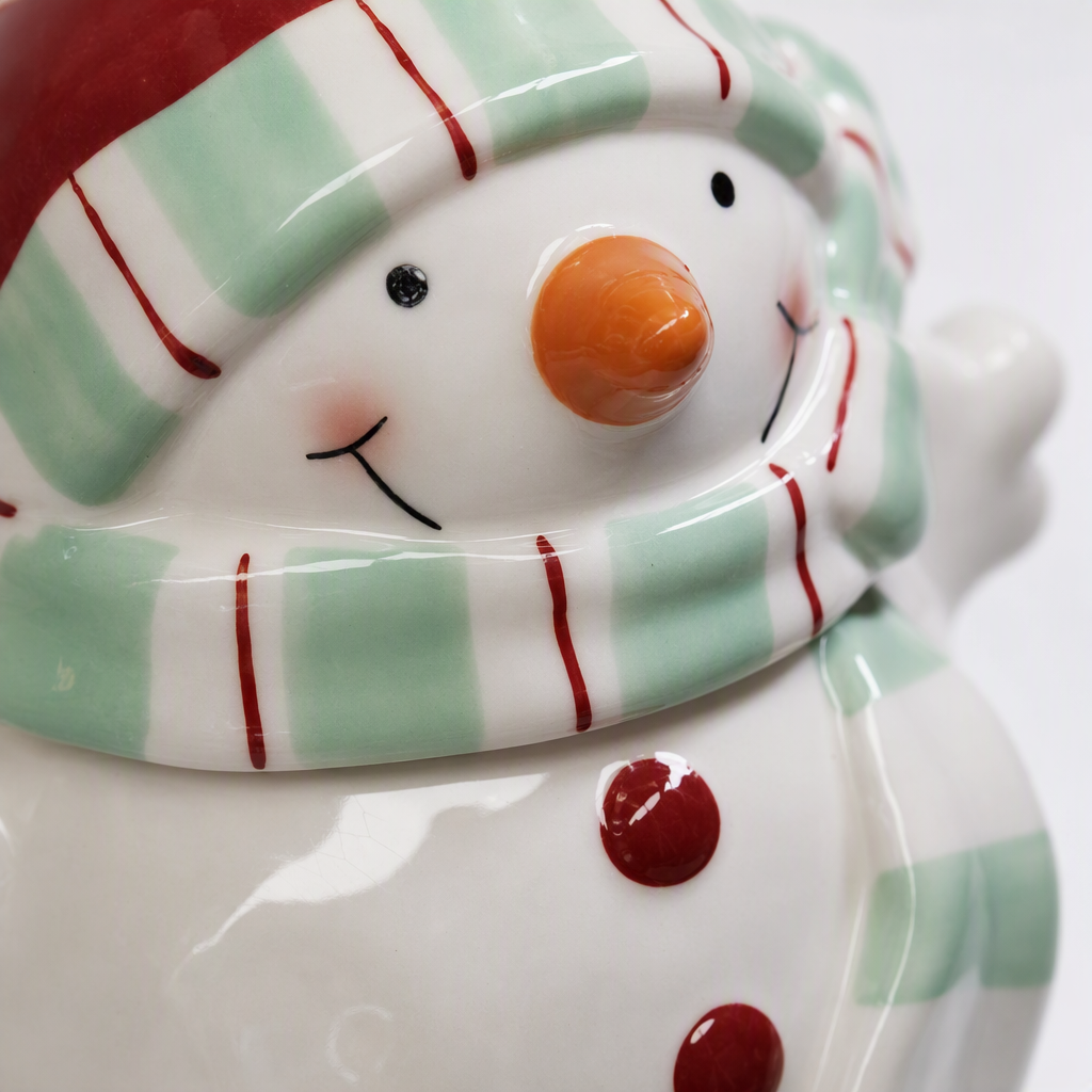 Creative white snowman ceramic storage jar, cute kitchen storage container, home decoration gift Application Scenario