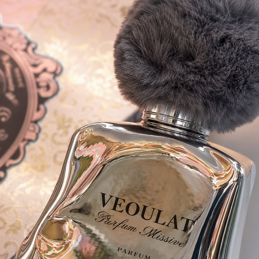 Rich Middle Eastern perfume for ladies, silver bottle, grey pom-pom cap, long-lasting fragrance, perfume experience Application Scenario