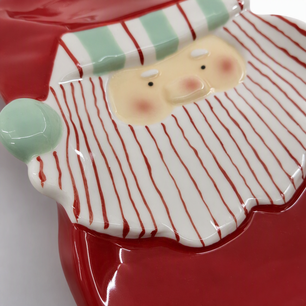 Red elderly ceramic plate for Christmas, creative home decoration, tableware, gifts and ornaments, Christmas presents Application Scenario