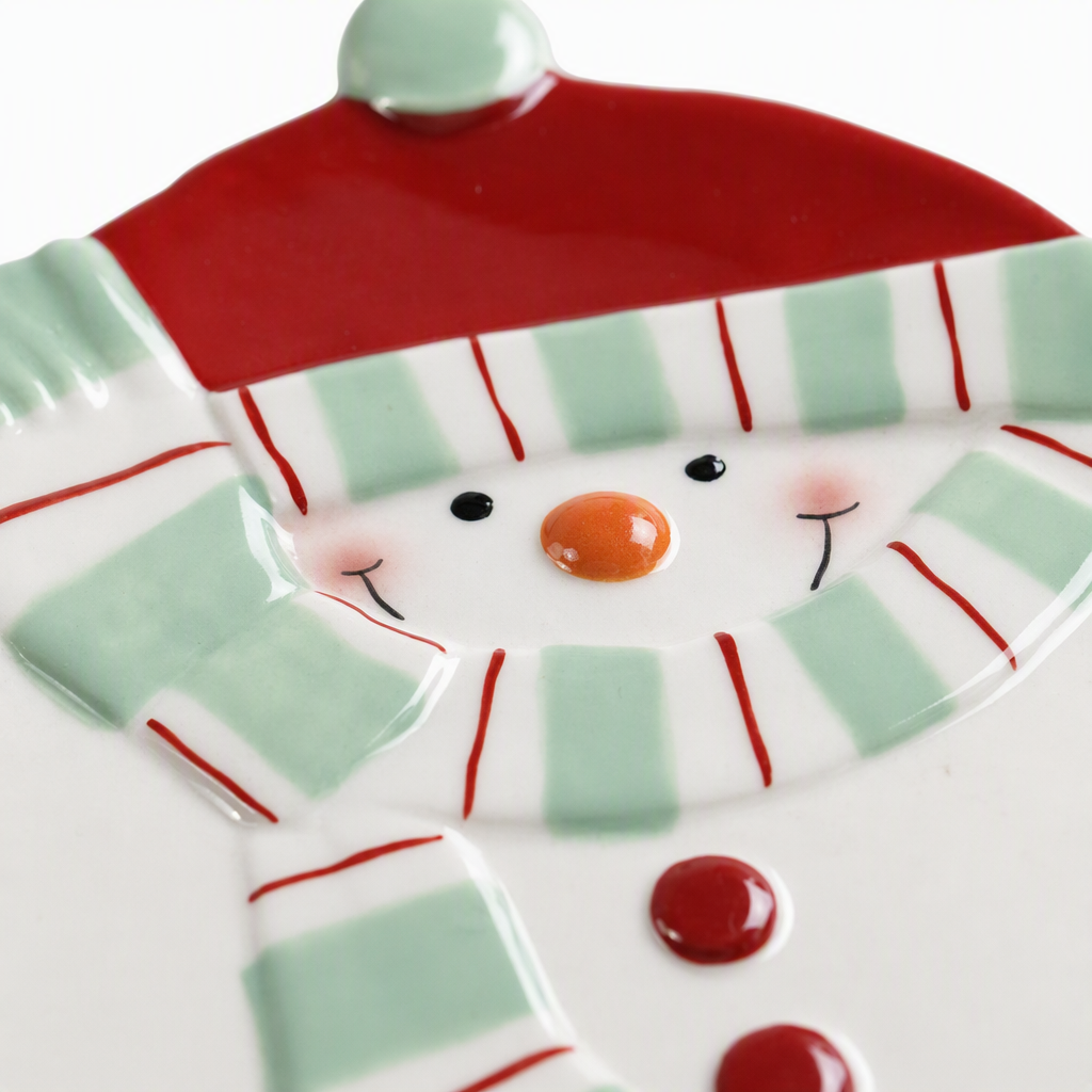 Creative snowman ceramic plates, cute cartoon household kitchen tableware, decorative ornaments, gifts to be given Application Scenario