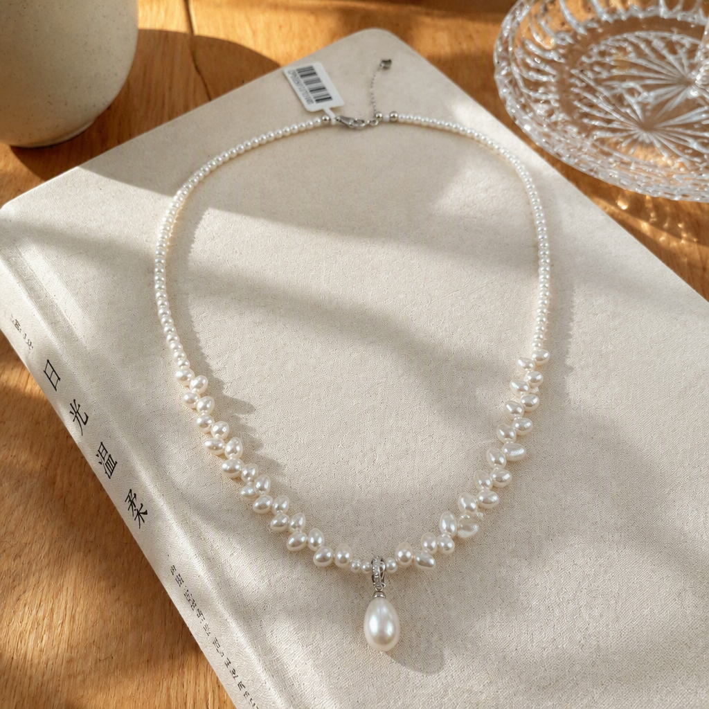 Elegant white pearl necklace, simple and versatile, a fashionable gift accessory for women details Picture