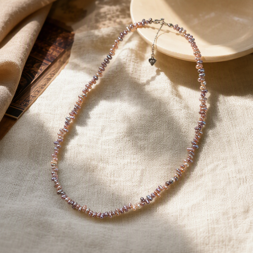 This fashionable and colorful pearl necklace is versatile for women, trendy, simple and elegant. It makes perfect gifts, accessories and ornaments details Picture