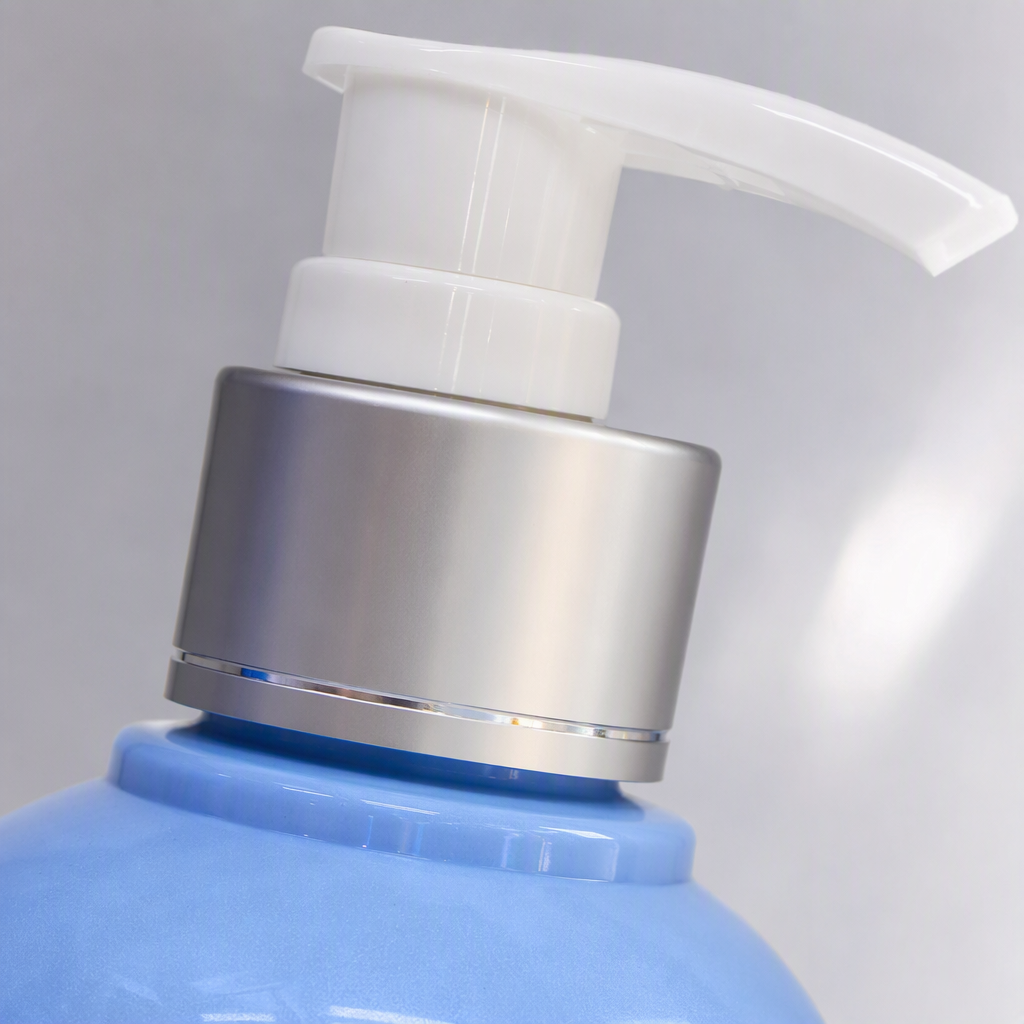 Beauty Skin Moisturizing Body Lotion Blue bottle with golden patterns moisturizing Nourishing Skin and body lotion Application Scenario