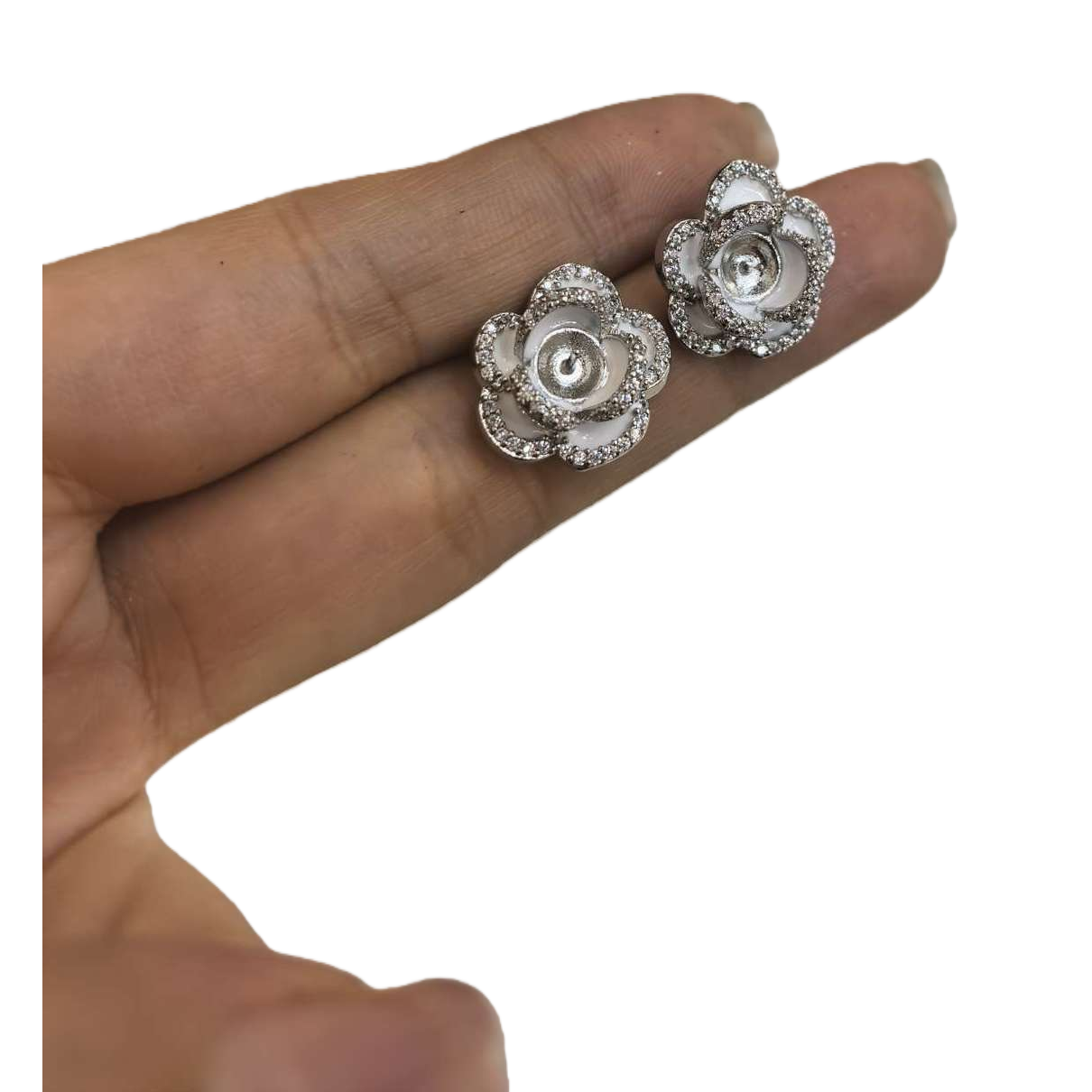 Silver flower stud earrings are simple, fashionable, elegant and versatile. They are trendy Korean-style earrings for women and couple gifts Item Picture