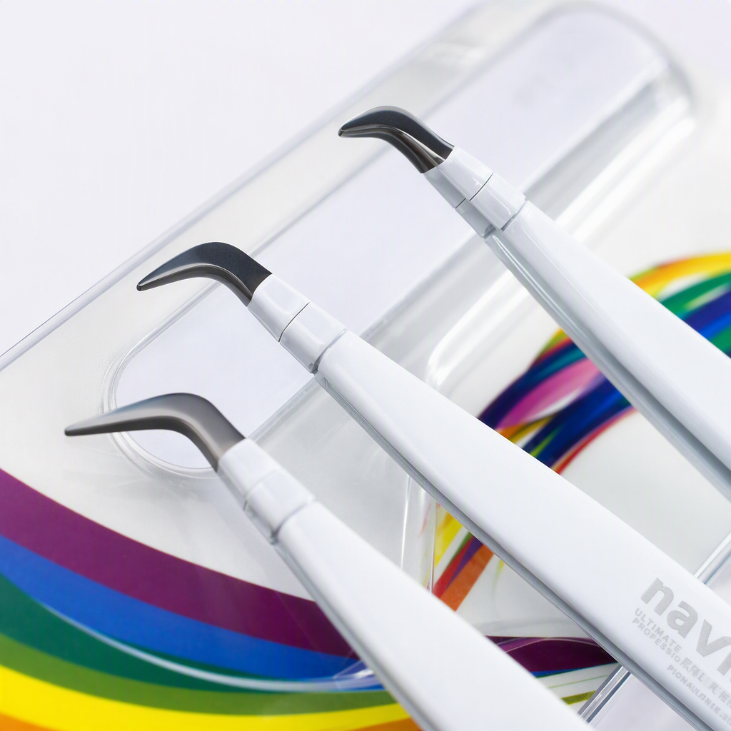 NavinaPT7 white metal elbow three-pair tweezers Rainbow packaging card portable beauty tool Application Scenario