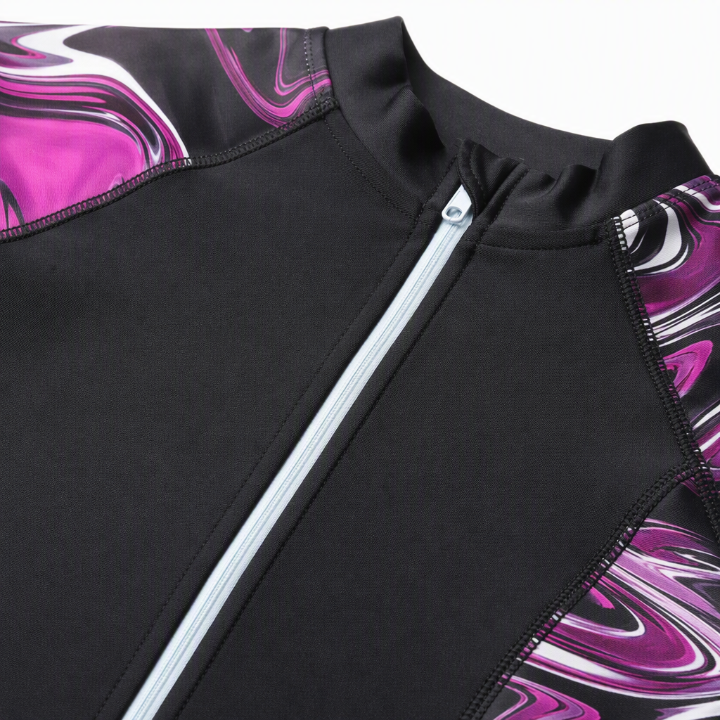 A purple black-patterned long-sleeved sun-protective shirt paired with black skinny pants is a fashionable and casual UV-protective exercise for women standing by the seaside. It's a trendy and slimming look Application Scenario