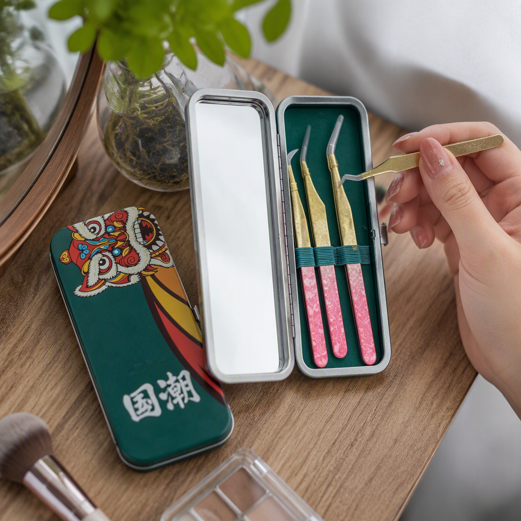 Guozao caja de hierro verde de tres pinzas de uñas juego de patrón de león de baile patrón rosa manijas pinzas de oro pequeño espejo herramienta de manicura portátil details Picture