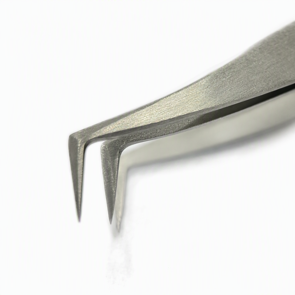 Golden packaging stainless steel tweezers for meticulous clamping, silver tweezers for exquisite beauty tool set, portable beauty clips Application Scenario
