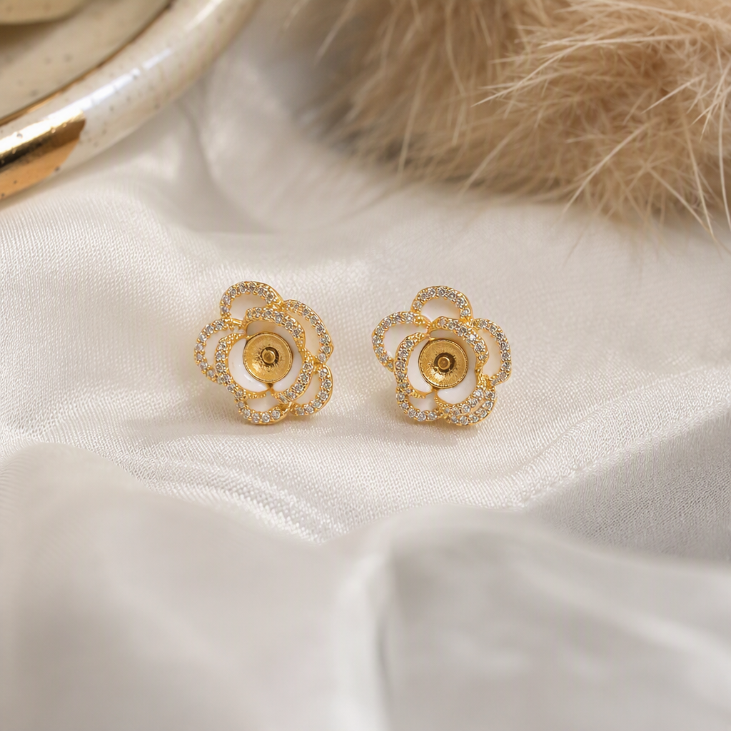 Golden flower stud earrings, simple and fashionable, versatile earrings, women's Korean-style trendy earrings gift details Picture