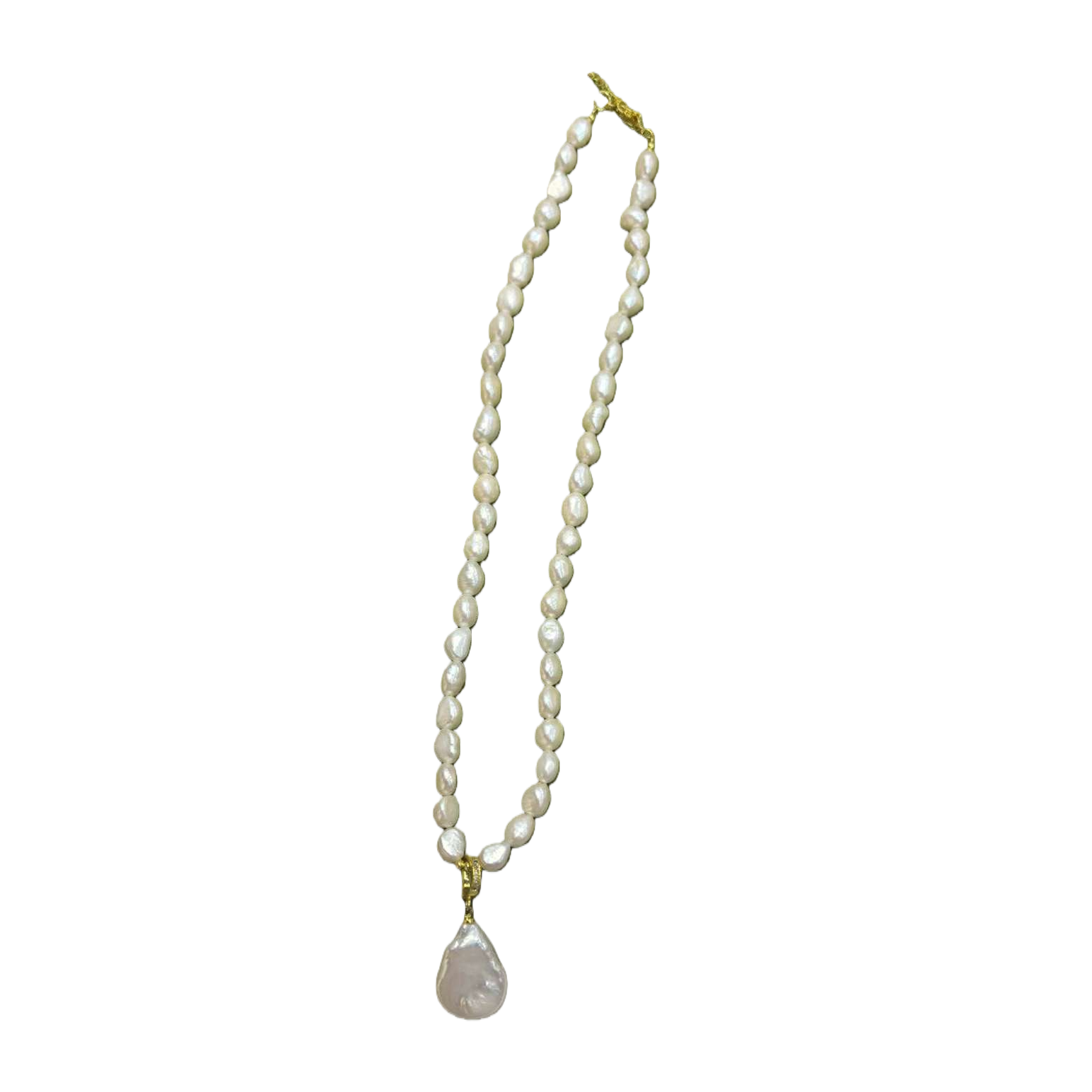 A white pearl necklace is elegantly paired with a green velvet box, presenting a delicate jewelry storage gift box Item Picture