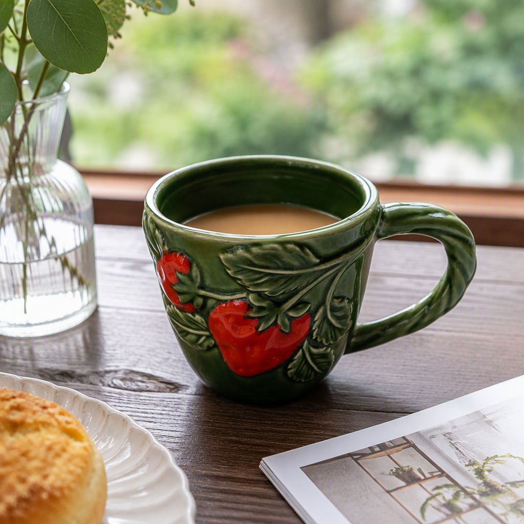 Creative green leaf strawberry pattern ceramic cup, simple and fashionable drinking water, coffee and tea set, home and office gift details Picture