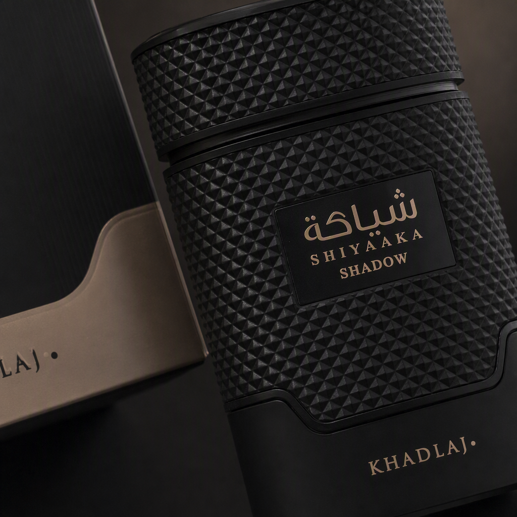Black matte perfume bottle with golden label, Middle Eastern fragrance strong aroma packaging box. Black and gold color combination perfume, long-lasting fragrance Application Scenario