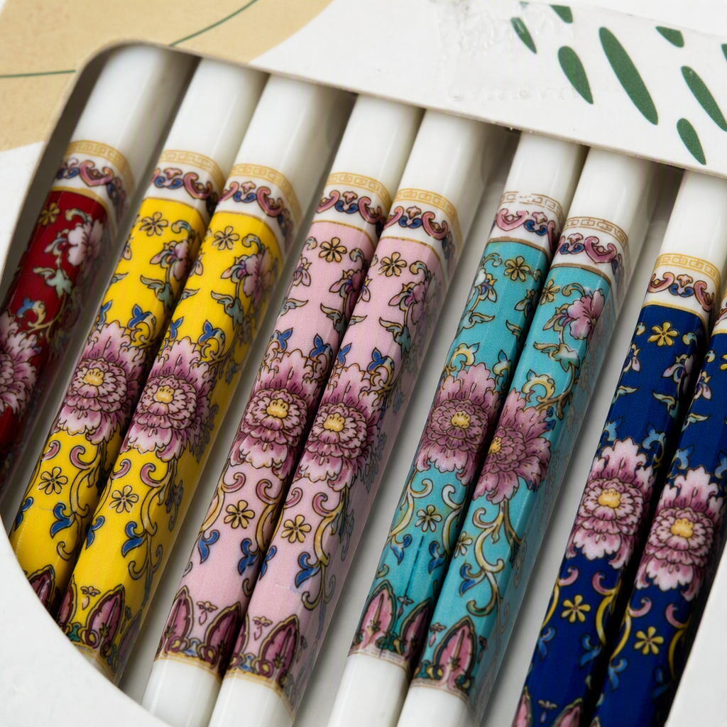 Colorful ceramic chopsticks set, creative tableware, essential for home and restaurant dining tables, fashionable and practical gift set Application Scenario