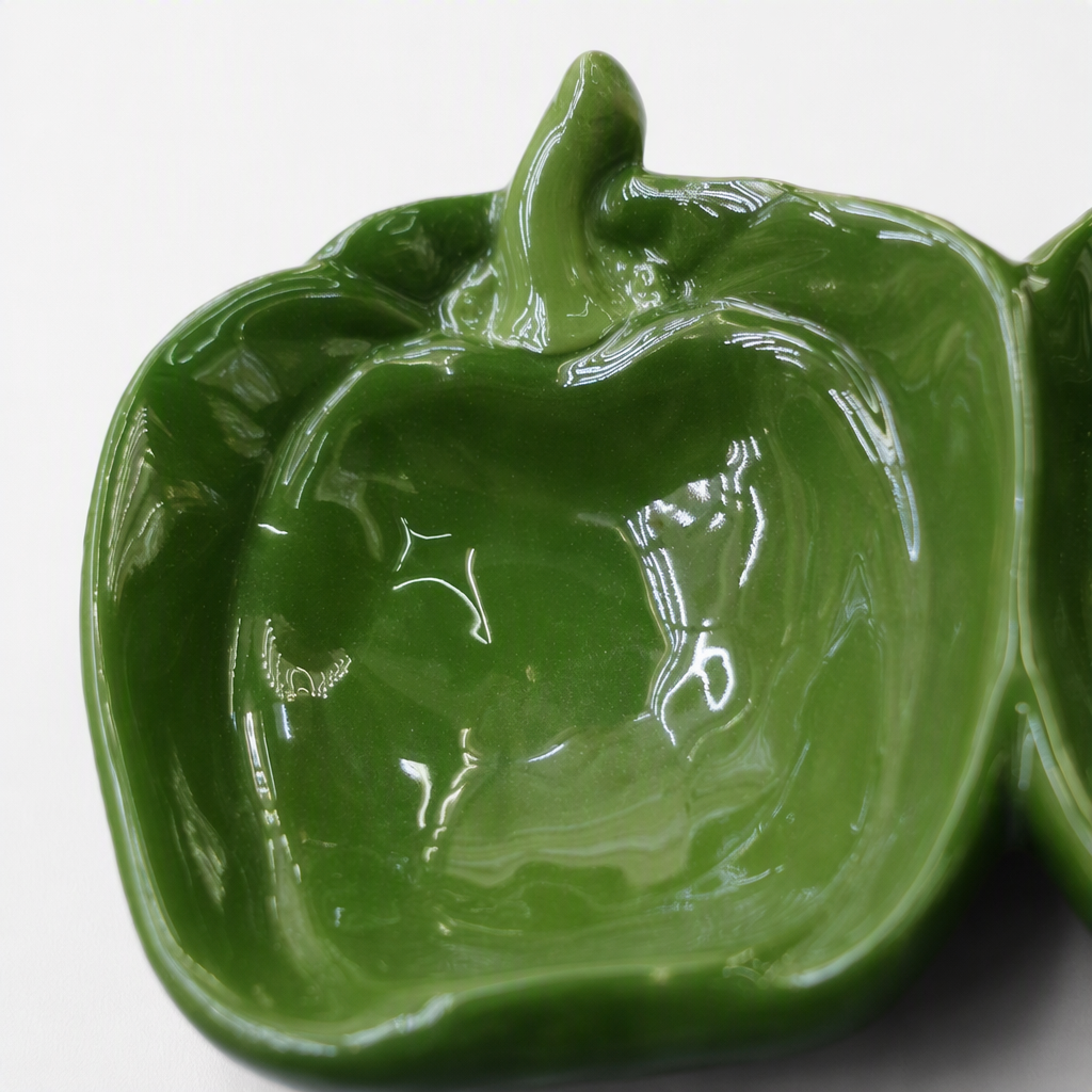 Multi-compartment green apple-shaped dinner plate, creative fruit plate, kitchenware, simple and fashionable home decoration plate Application Scenario