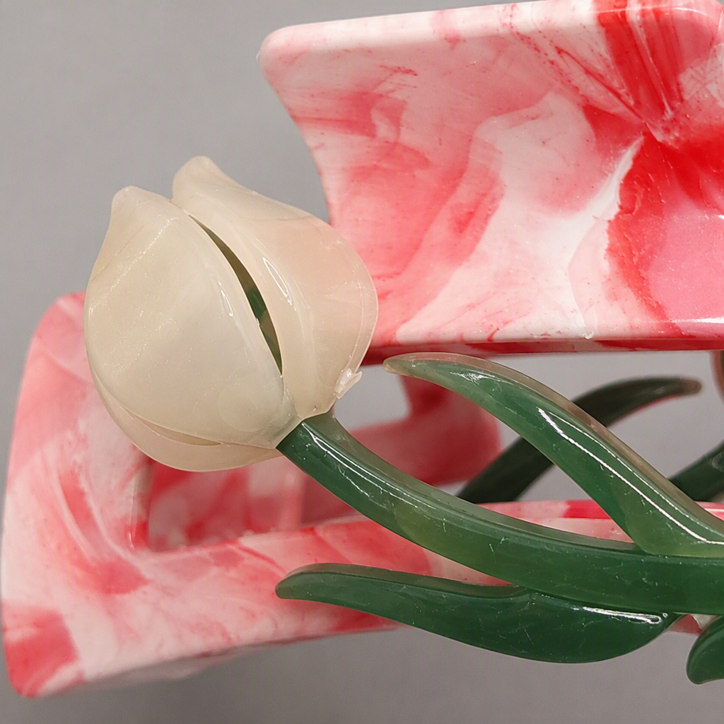 Marble-patterned hair clips, white flowers, green leaves, fashionable and simple hair accessories, hair clips, hair accessories, women's hair accessories Application Scenario