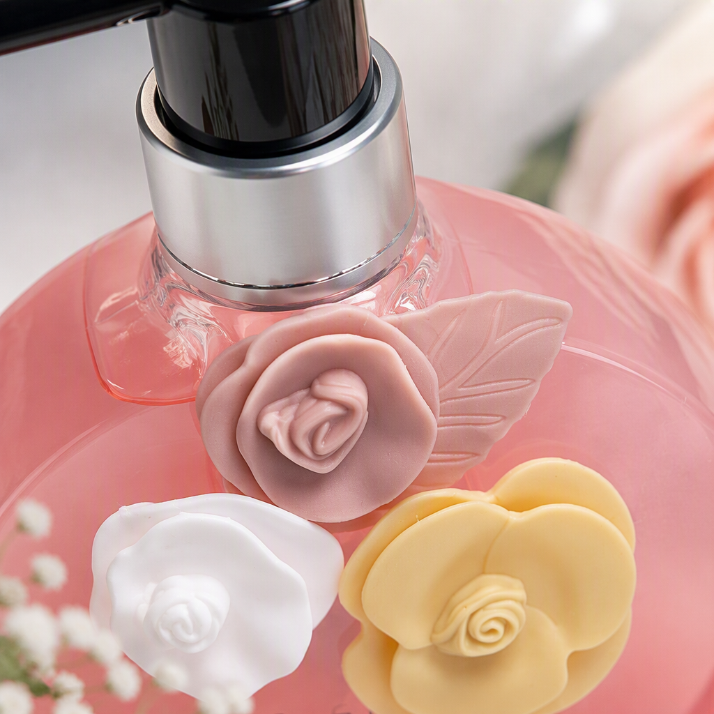 وكانت العطر مغتسال برائحة العطر المعطر، في شكل أزهار ذات شكل ثلاثي الشكل، وذات هيكل مزود بمضخة سوداء شفافة اللون وردية اللون Application Scenario