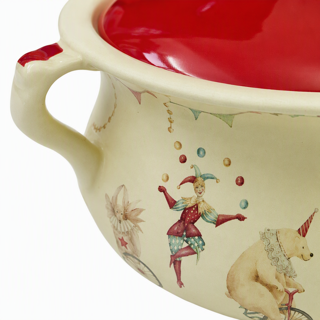 The multi-color ceramic pot with beige patterns and a red lid is a kitchen pot for stewing soup and stir-frying. It is multi-functional, heat-resistant and durable Application Scenario
