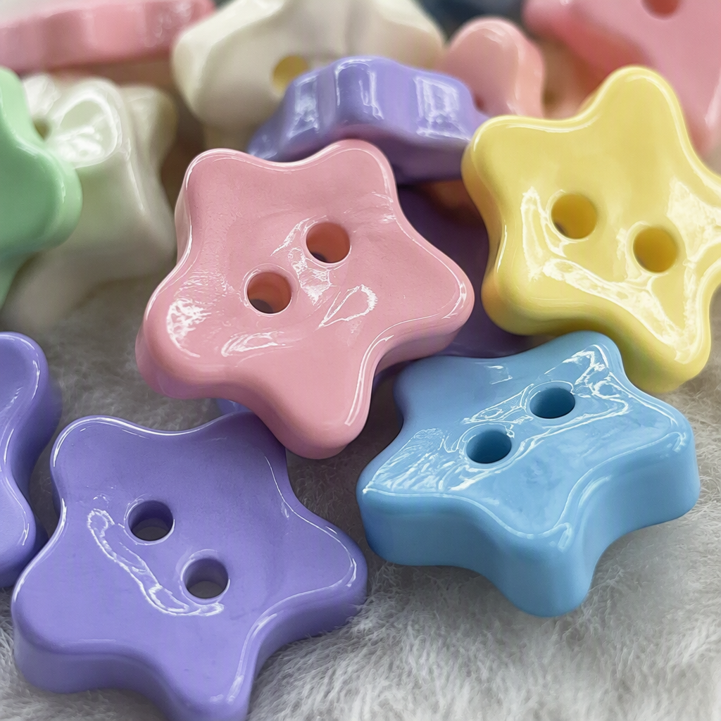 Colorful star-shaped button children's clothing decorative accessories DIY handmade button creative accessories Colorful buttons five-pointed star two-eye children's shirt sweater knitted cardigan decorative buttons Cute star-shaped irregular-shaped decorative buttons Application Scenario