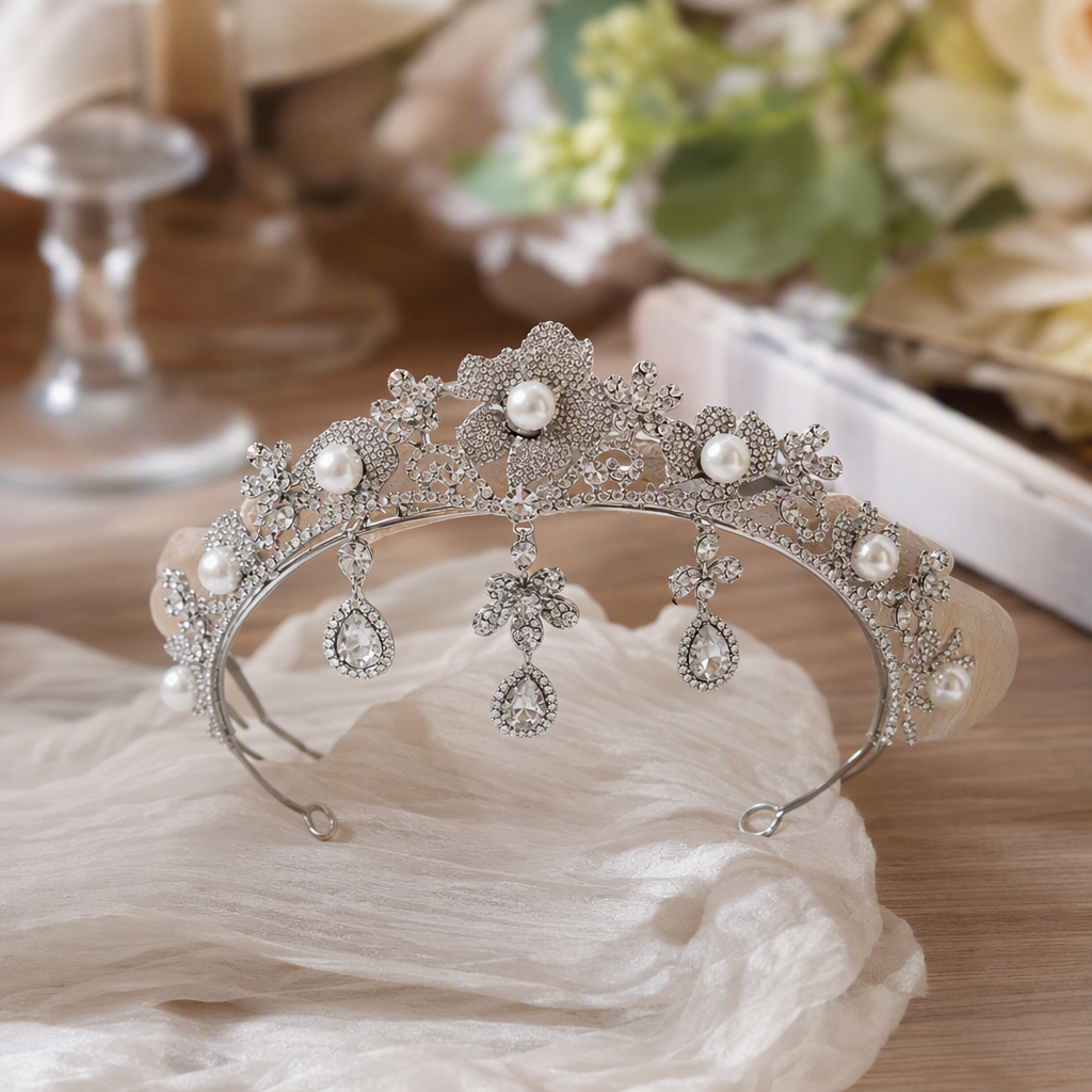 Shining silver diamond-encrusted pearl flower crown headwear, elegant wedding bride's hair accessory, headwear and accessories details Picture