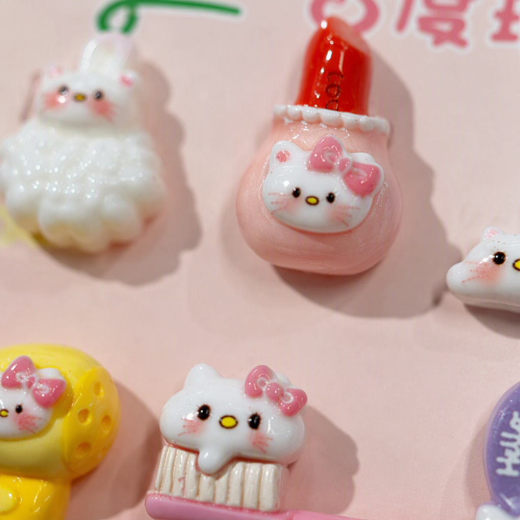 Six sets of Hello Kitty-themed cute hair accessories: rabbit lipstick, toothpaste, panda toothbrush, comb-shaped hair clip and decorative items Application Scenario