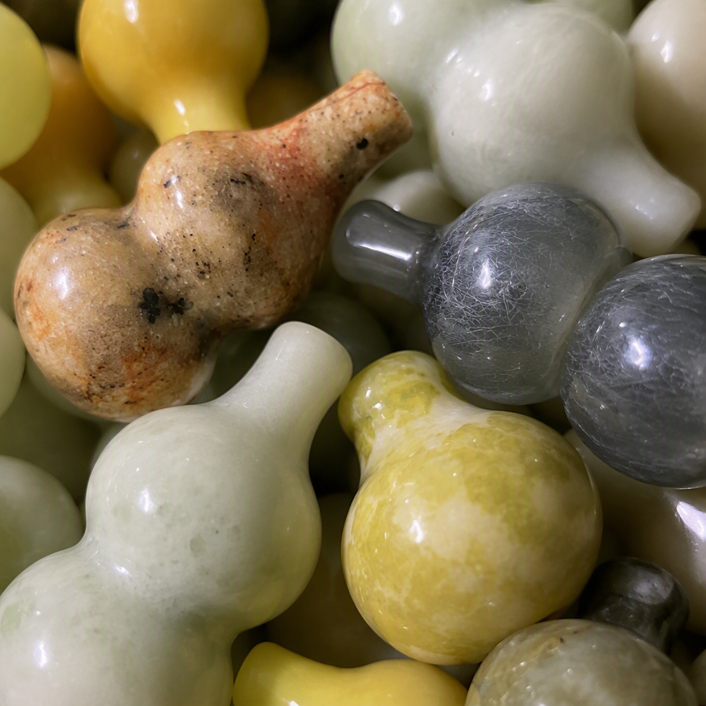 Xiuyan jade small gourd manufacturer wholesale three-dimensional gourd diy jade pendant, jade gourd men's and women's pendant details Picture