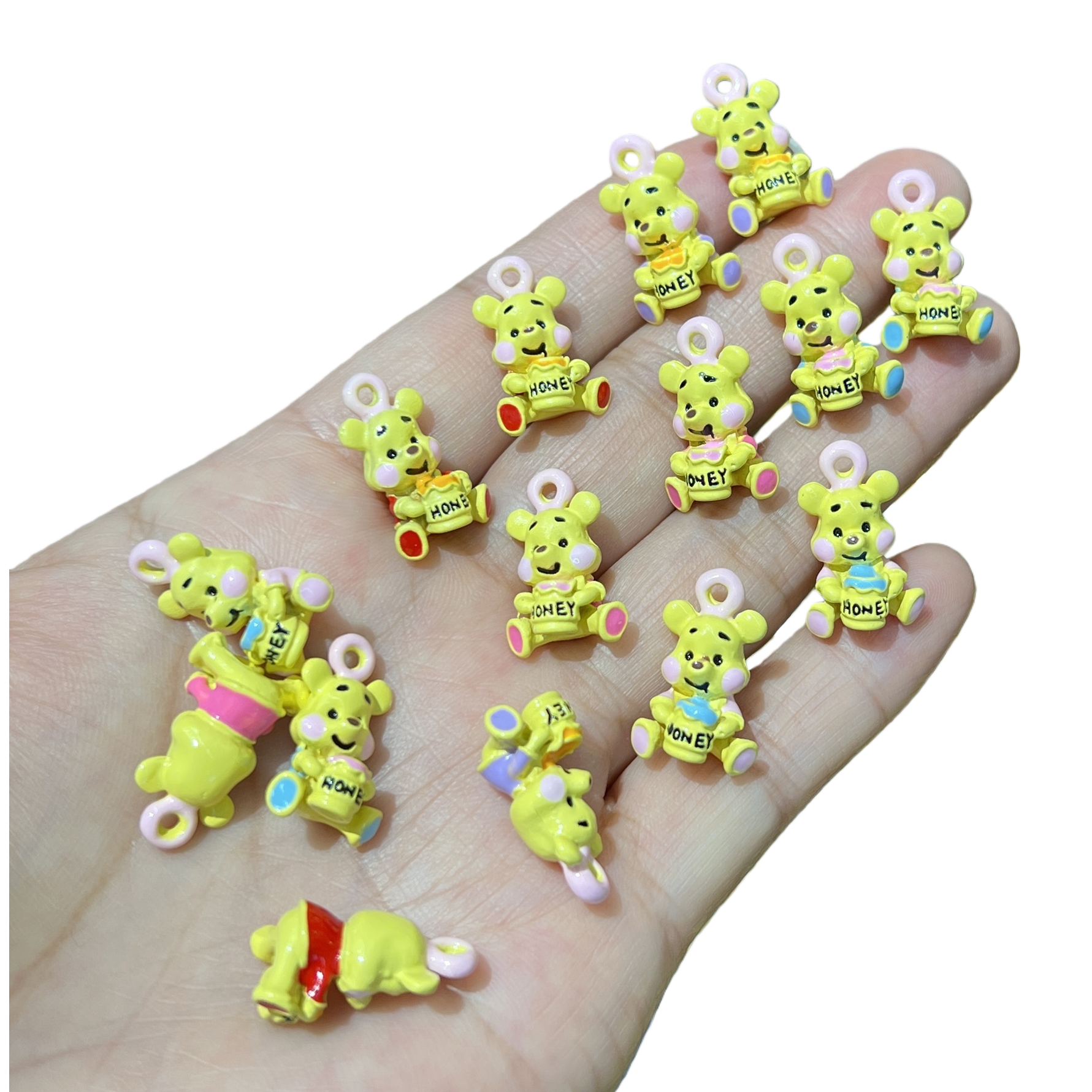 Cute cartoon bear-shaped necklace pendant, fashionable, trendy and adorable girl accessory gift Application Scenario