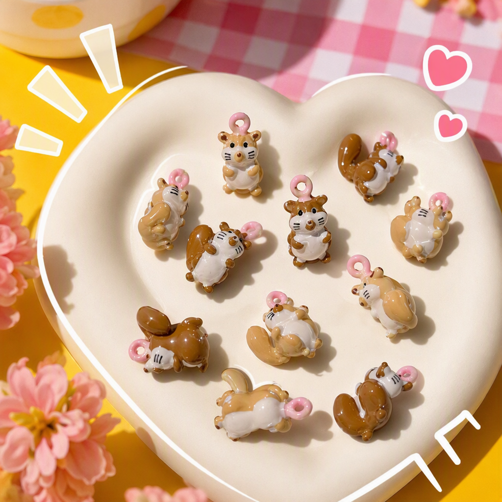 A creative gift featuring multiple brown and white squirrel resin pendants held in the palm, cute animal ornaments Specification image