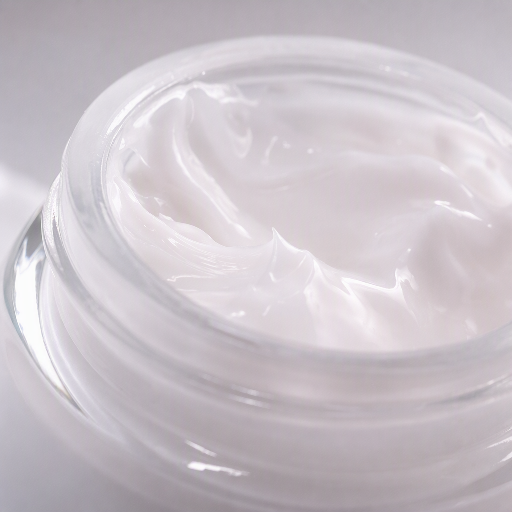 KAOTYO Cactus Snow Moisturizing Brightening Cream, white packaging box, white can, hydrates, moisturizes, brightens complexion and nourishes the skin Application Scenario