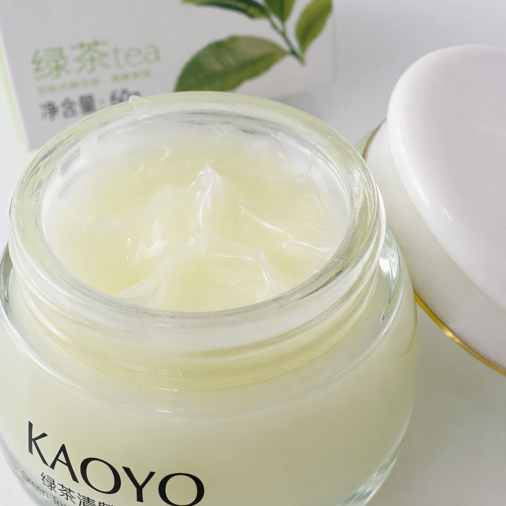 Green Tea Clear Hydrating Cream, powder-white packaging, glass jar, light yellow Cream, Moisturizing and nourishing Face cream Application Scenario