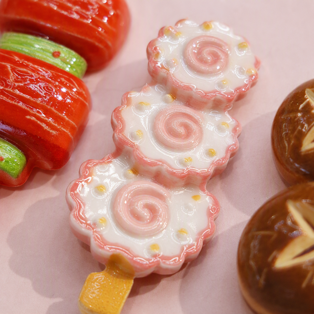 Pink card, six food-shaped hair clips, skewers, sugar-coated haws on a stick, bread, corn, lotus root, zongzi, cute hair accessories, children's hair clips as gifts Application Scenario