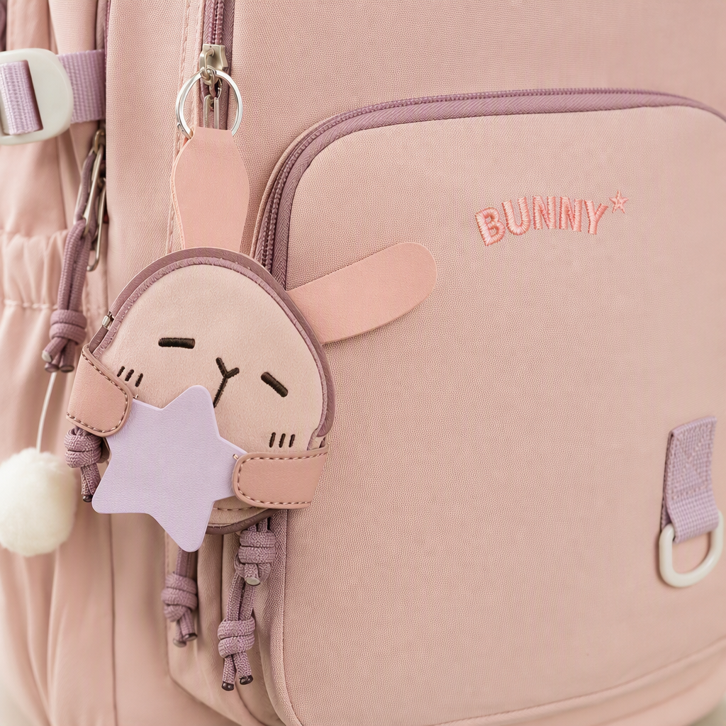 A multi-functional casual backpack for men and women, a trendy and lightweight leather backpack for commuting and travel