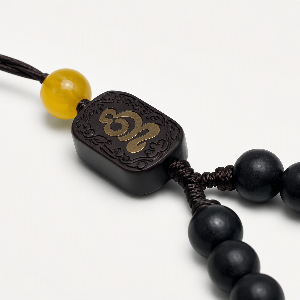 Black beaded mobile phone lanyard, colorful decorative beaded engraved wooden pendant, fashionable, simple and versatile piece Application Scenario