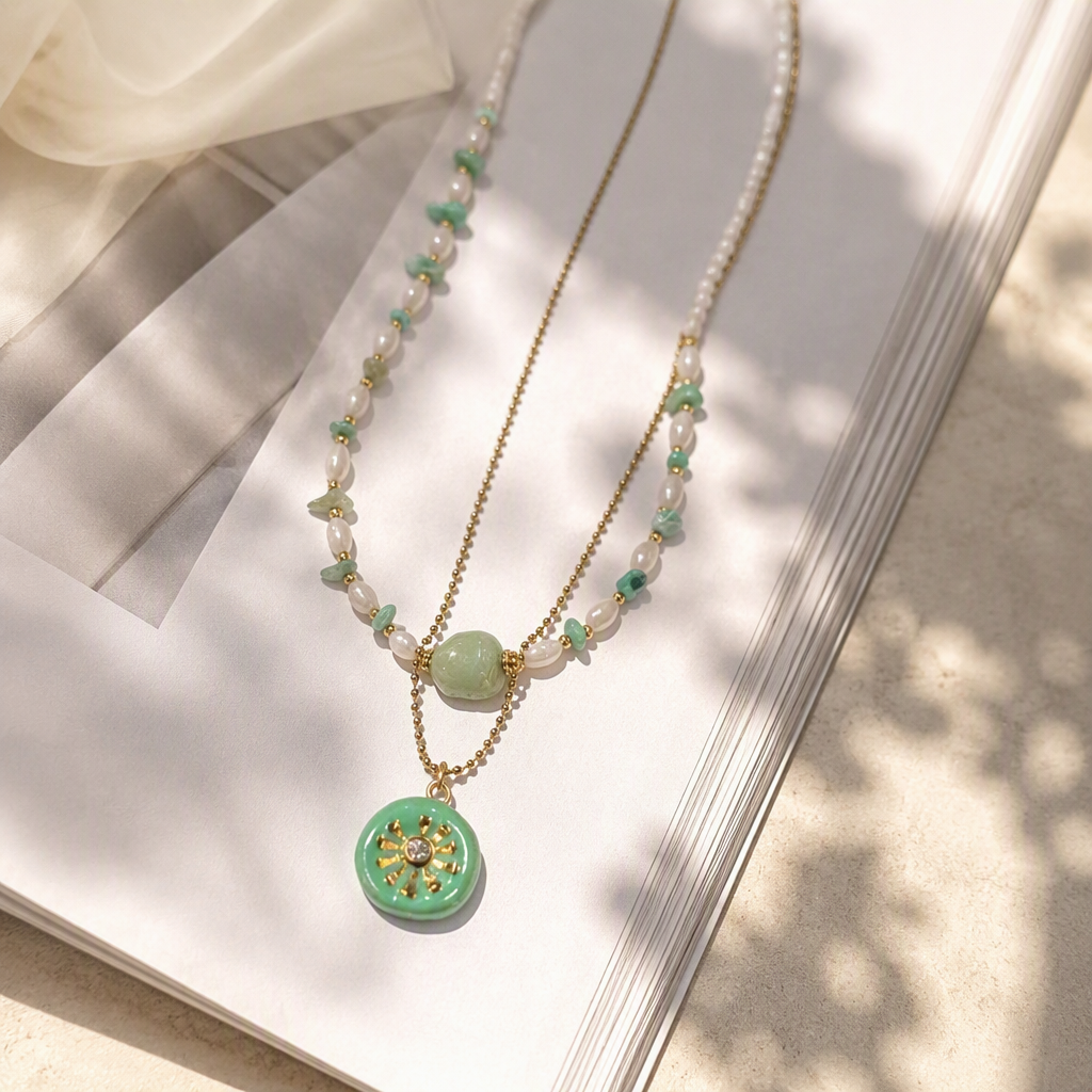 Influential, fashionable and simple green gemstone pendant necklace, Korean version for women, elegant and versatile, student couple accessory gift details Picture
