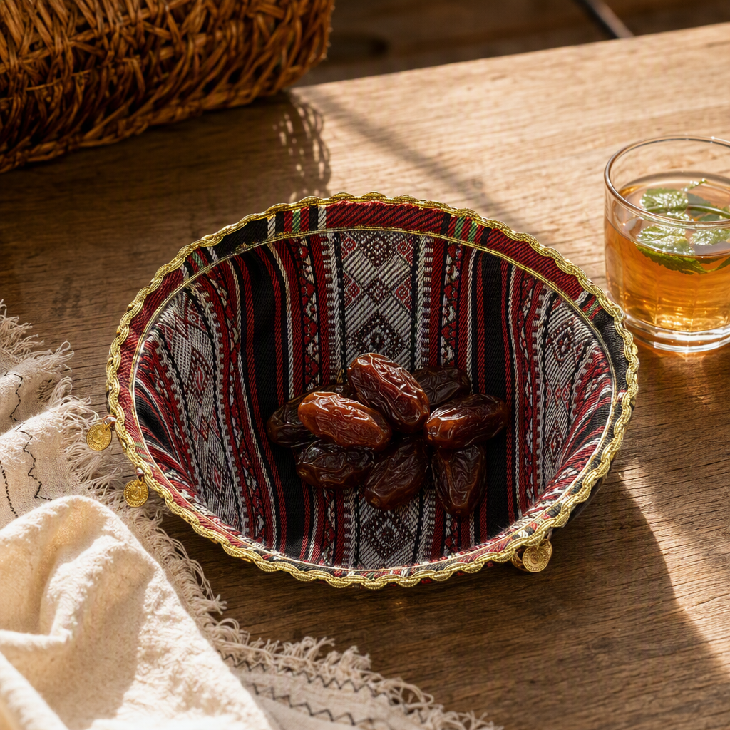 وشم دائري ذو حواف ذهبية منحرفة مزخرفة details Picture