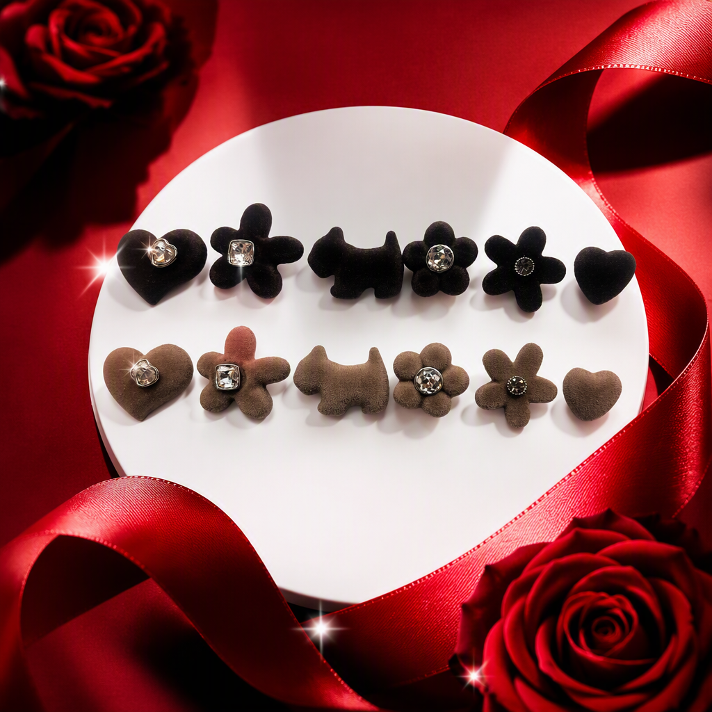 Brown suede flower dog heart-shaped decorative accessories, fashionable and cute pet jewelry accessories and supplies Specification image