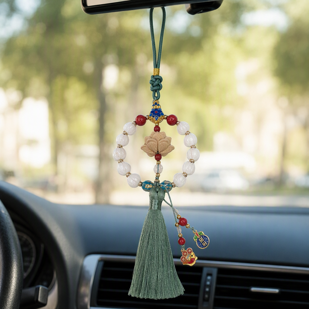 A fashionable green lanyard paired with a lotus bead pendant is simple, versatile and trendy accessory for both women and men details Picture