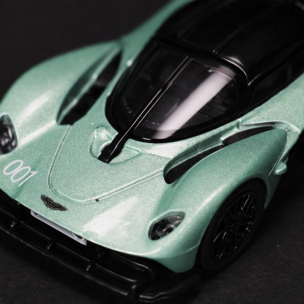 Officially Authorized simulation alloy car model - Aston Martin (Valkyrie) [1:43 Green] Application Scenario