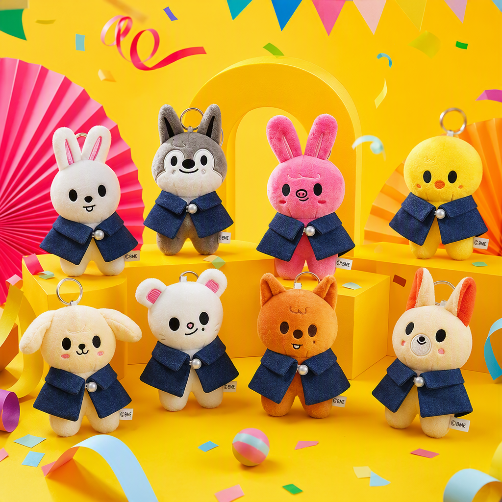 New stray children's cape style teddy bear rabbit plush toy, pink rabbit, cute pink doll, orange white rabbit, orange and white series cute fabric doll, gray Wolf, white rabbit, yellow duck, white mouse, orange fox, Mi dog, fun handmade doll collection and display item Application Scenario